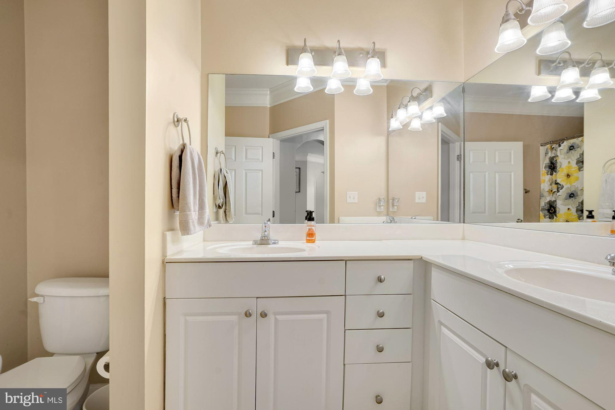 508 Sunset View Terrace Southeast, Unit 302 Leesburg, VA 20175 - Photo 16 of 19