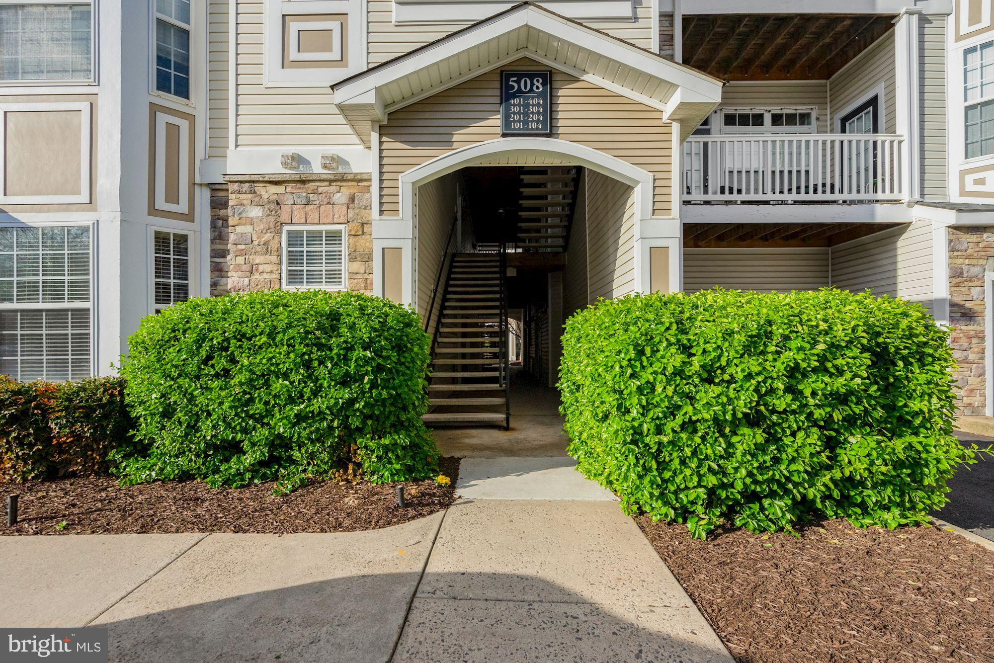 508 Sunset View Terrace Southeast, Unit 302 Leesburg, VA 20175 - Photo 2 of 19