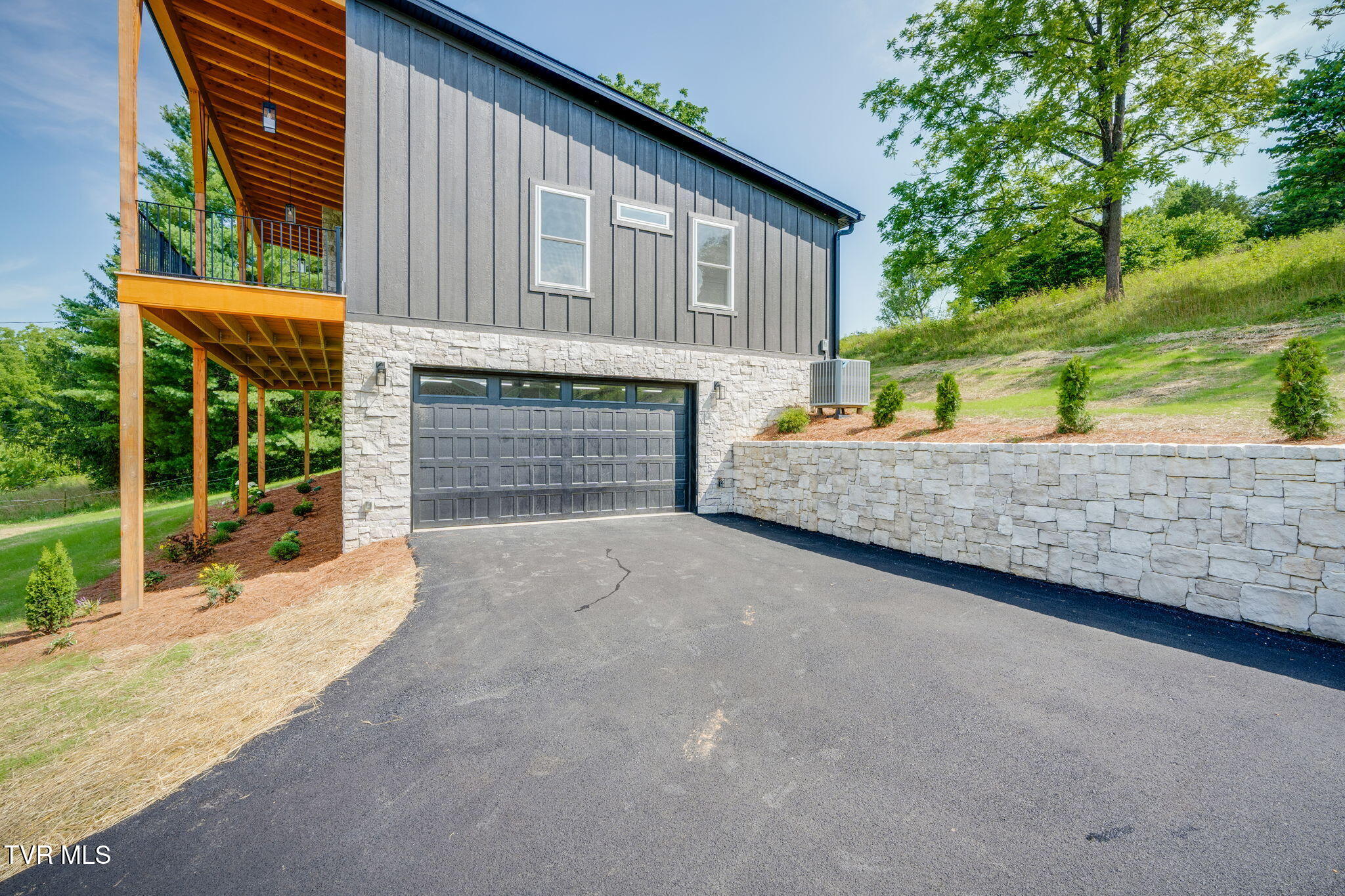1385 Gap Creek Road Elizabethton, TN 37643 - Photo 29 of 40 025