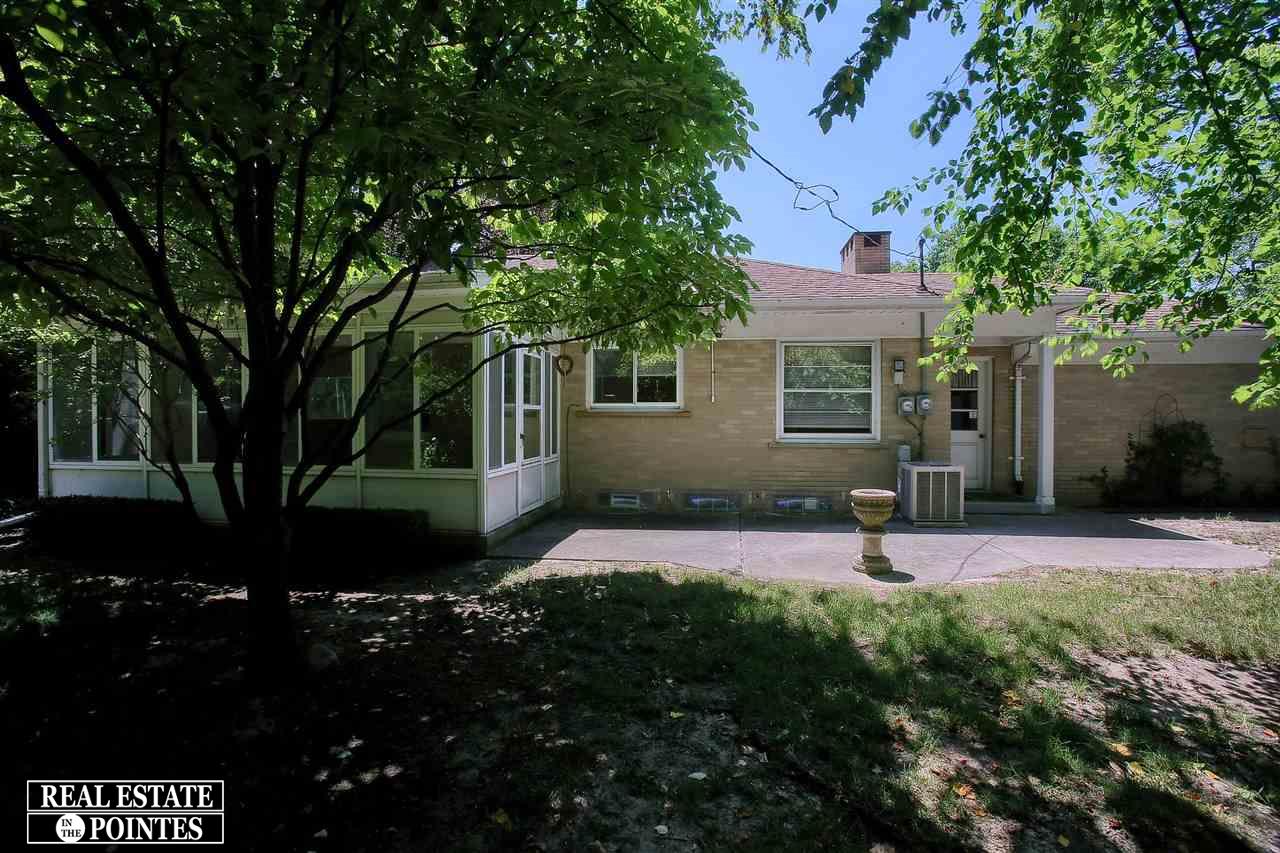 1680 Oxford Road Grosse Pointe Woods, MI 48236 - Photo 25 of 30