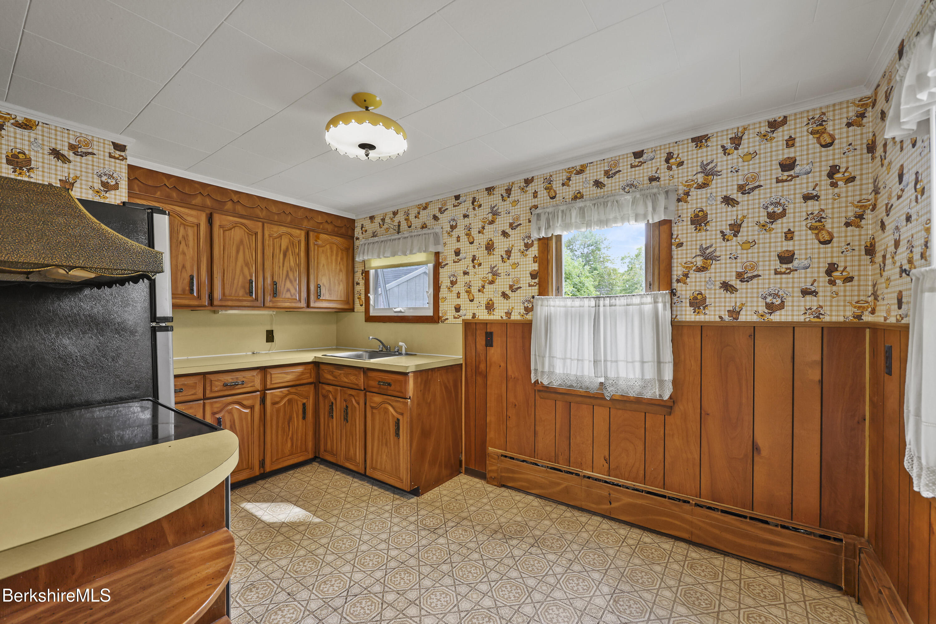 34 Anthony Street Adams, MA 01220 - Photo 6 of 27 35 Kitchen