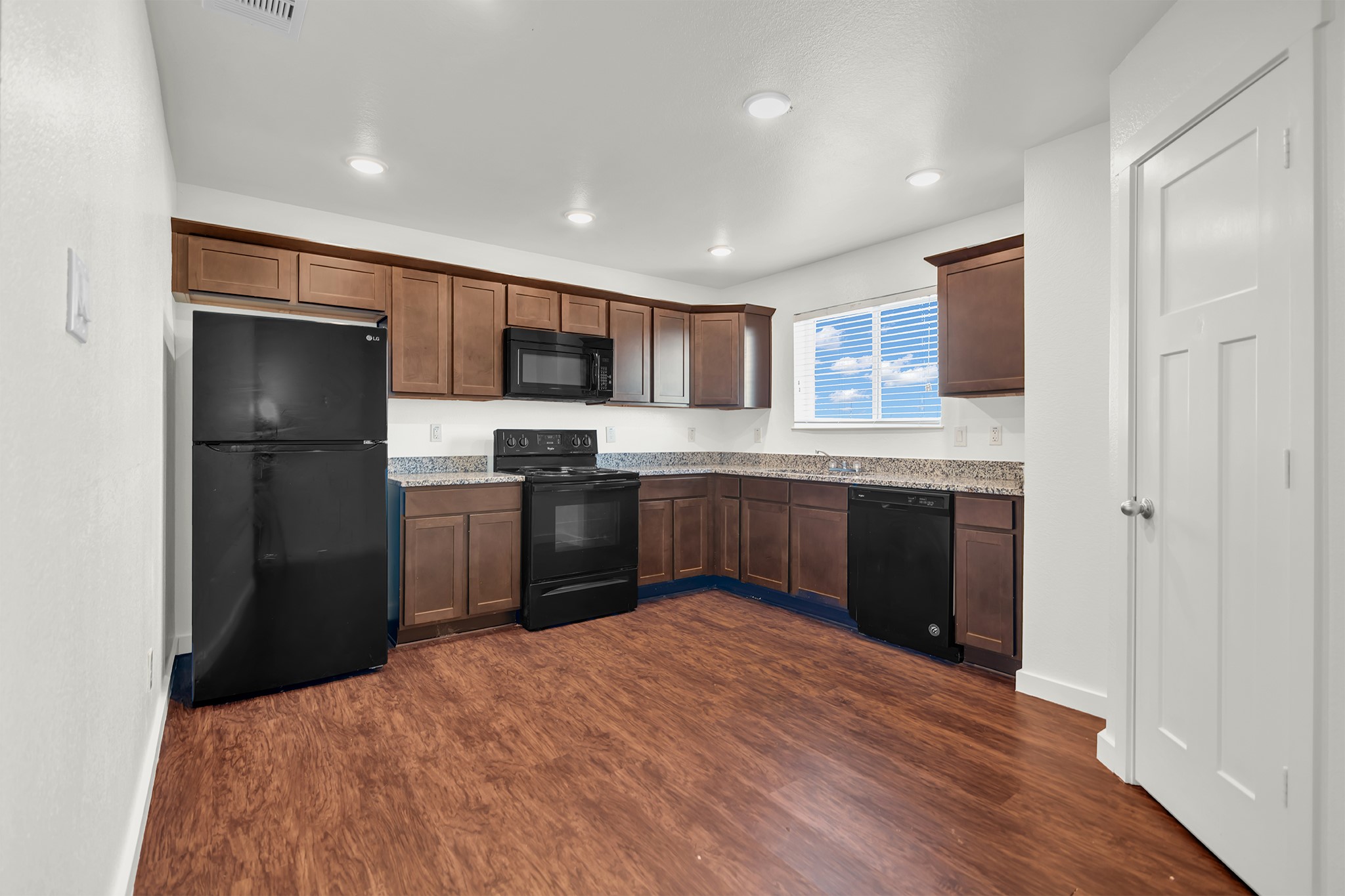 21155 Gosling Road, Unit 16B Spring, TX 77388 - Photo 6 of 16 Kitchen and breakfast room on the second floor