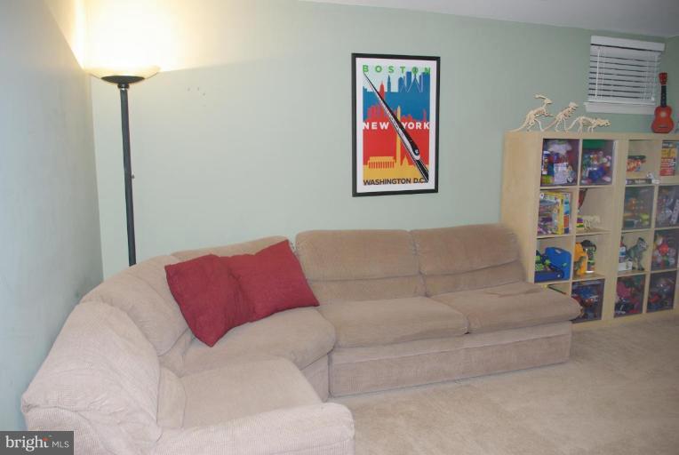 2115 Derby Ridge Lane, Unit 23 Silver Spring, MD 20910 - Photo 17 of 20 Family Room