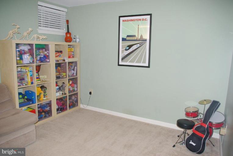 2115 Derby Ridge Lane, Unit 23 Silver Spring, MD 20910 - Photo 18 of 20 Family Room #2