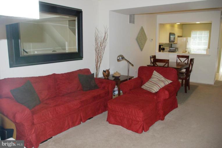 2115 Derby Ridge Lane, Unit 23 Silver Spring, MD 20910 - Photo 5 of 20 Living Room