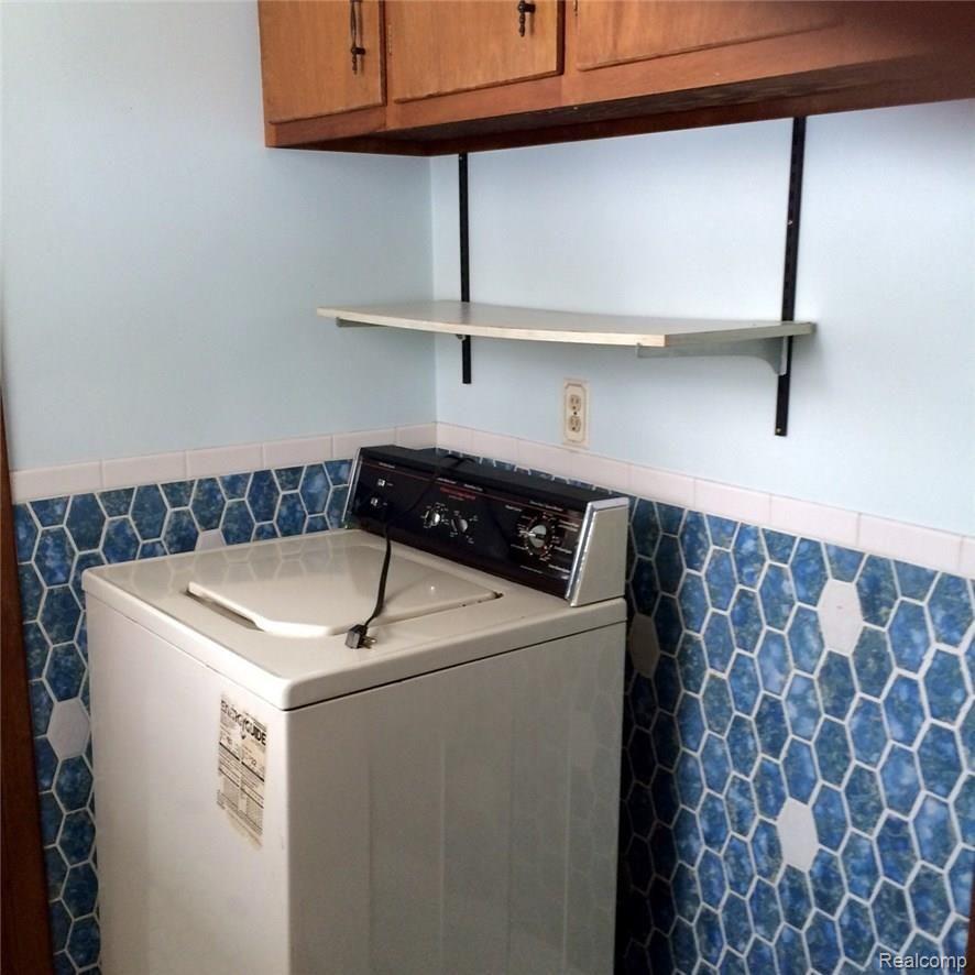 4081 West Schafer Road Pinckney, MI 48169 - Photo 18 of 36 First floor laundry