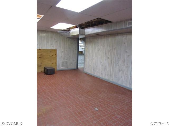 10819 Cherokee Road Midlothian, VA 23113 - Photo 21 of 24 a view of a room with closet