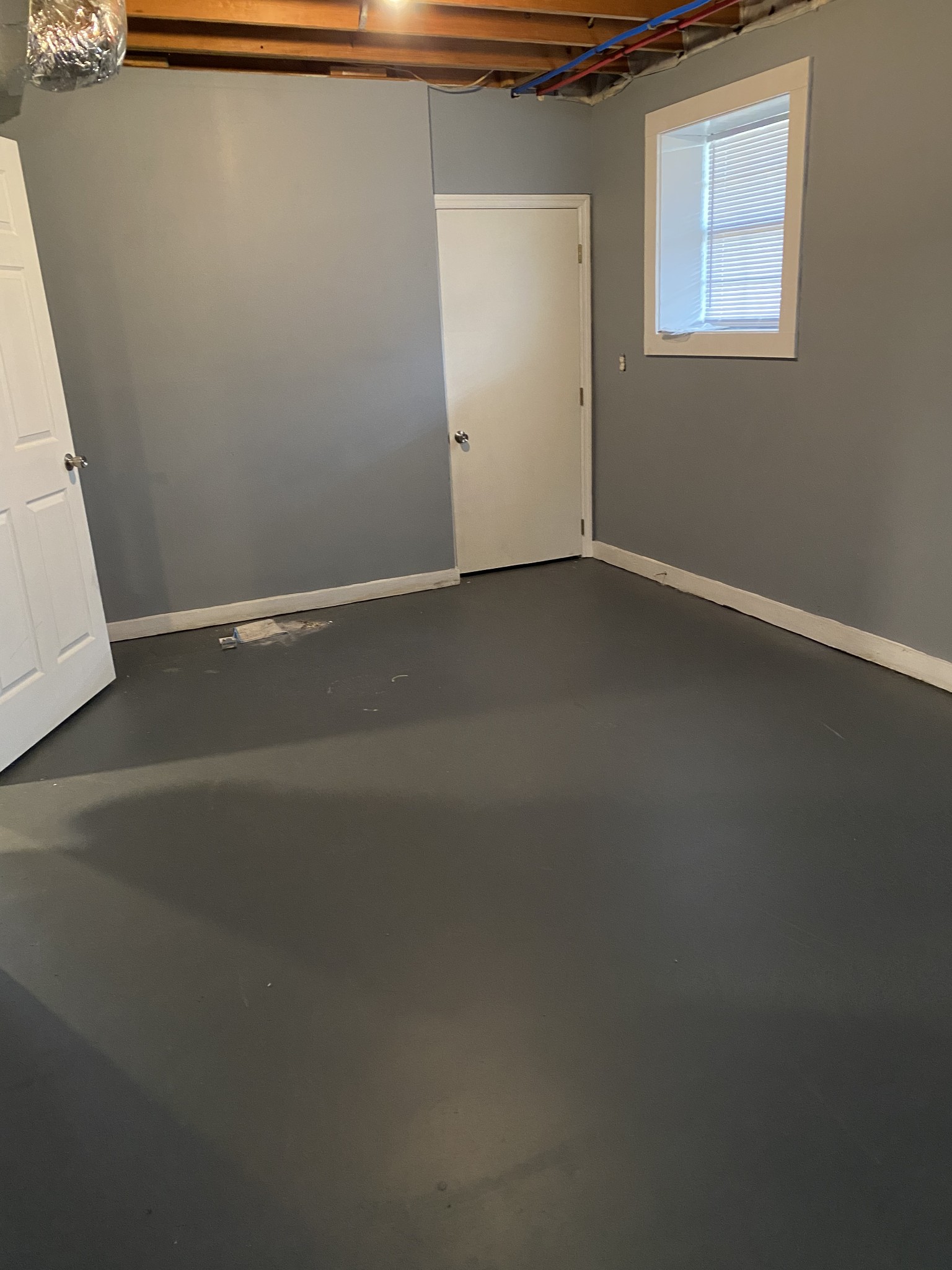 400 Hill Top Road Red Boiling Springs, TN 37150 - Photo 8 of 14 an empty room with a window