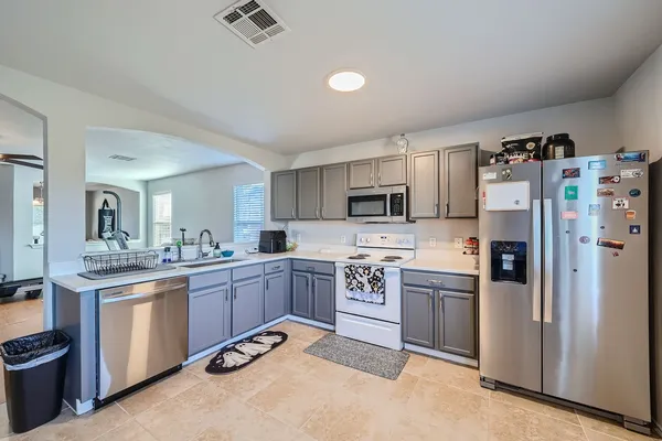$1,800 | 137 Easy Street, Hutto, TX 78634