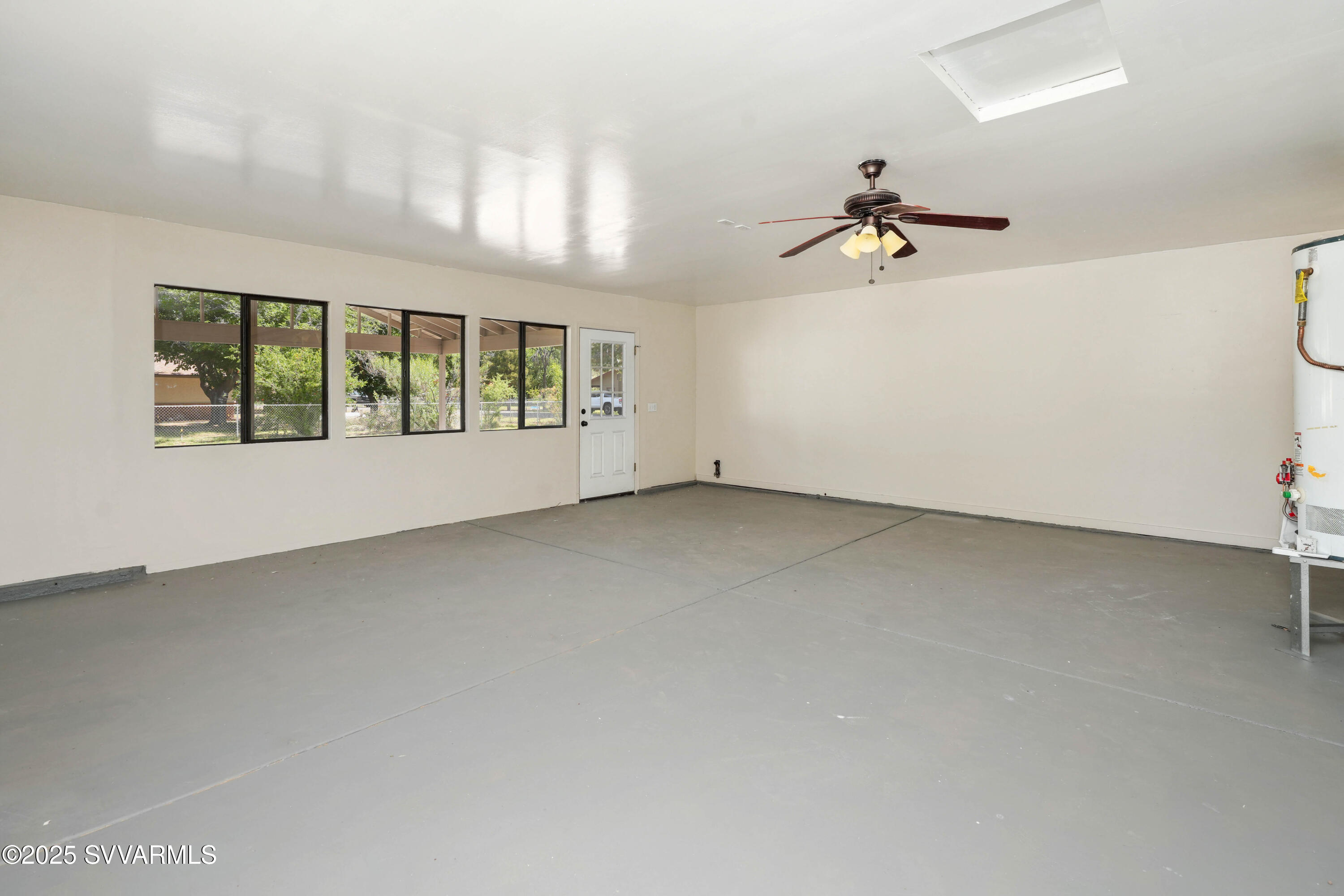 248 South River Cave Road Camp Verde, AZ 86322 - Photo 26 of 36 an empty room with windows