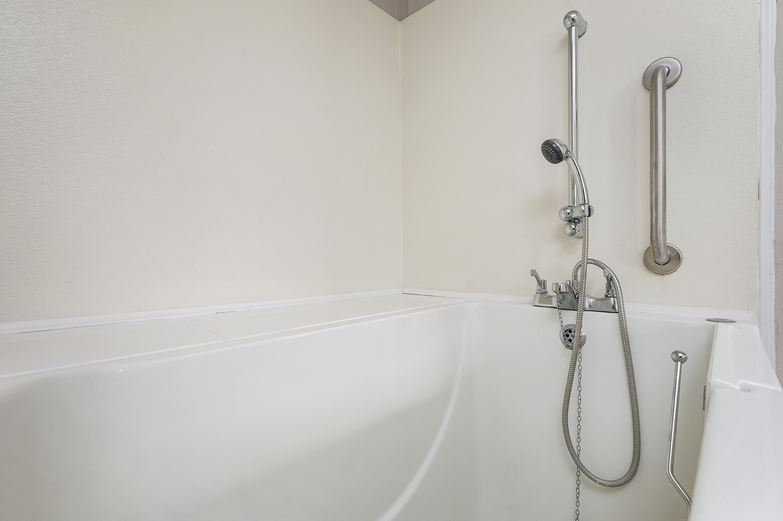 4625 Canary Way Crestview, FL 32539 - Photo 25 of 40 a bathroom with a shower