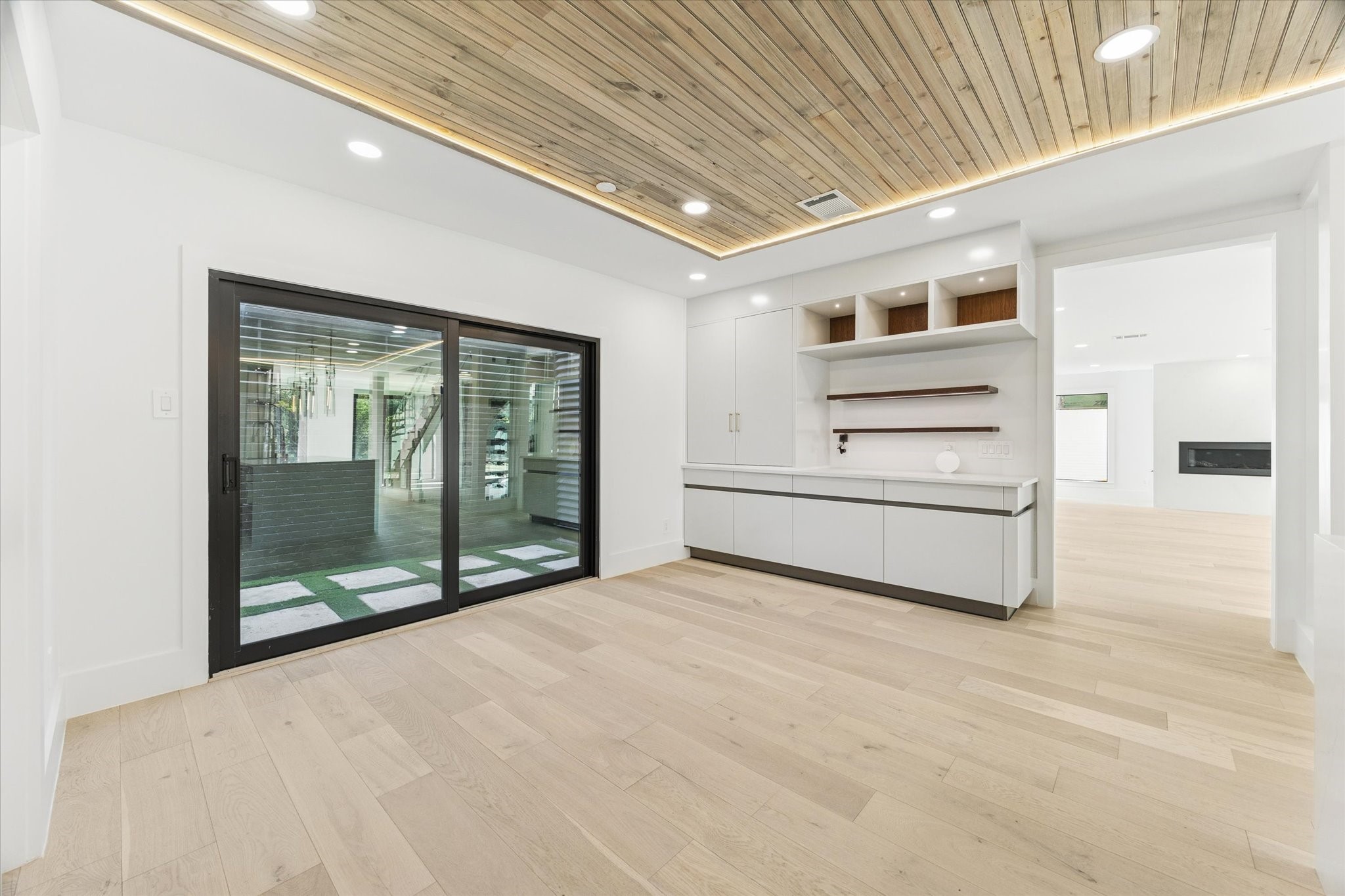 13 Tiel Way Houston, TX 77019 - Photo 11 of 40