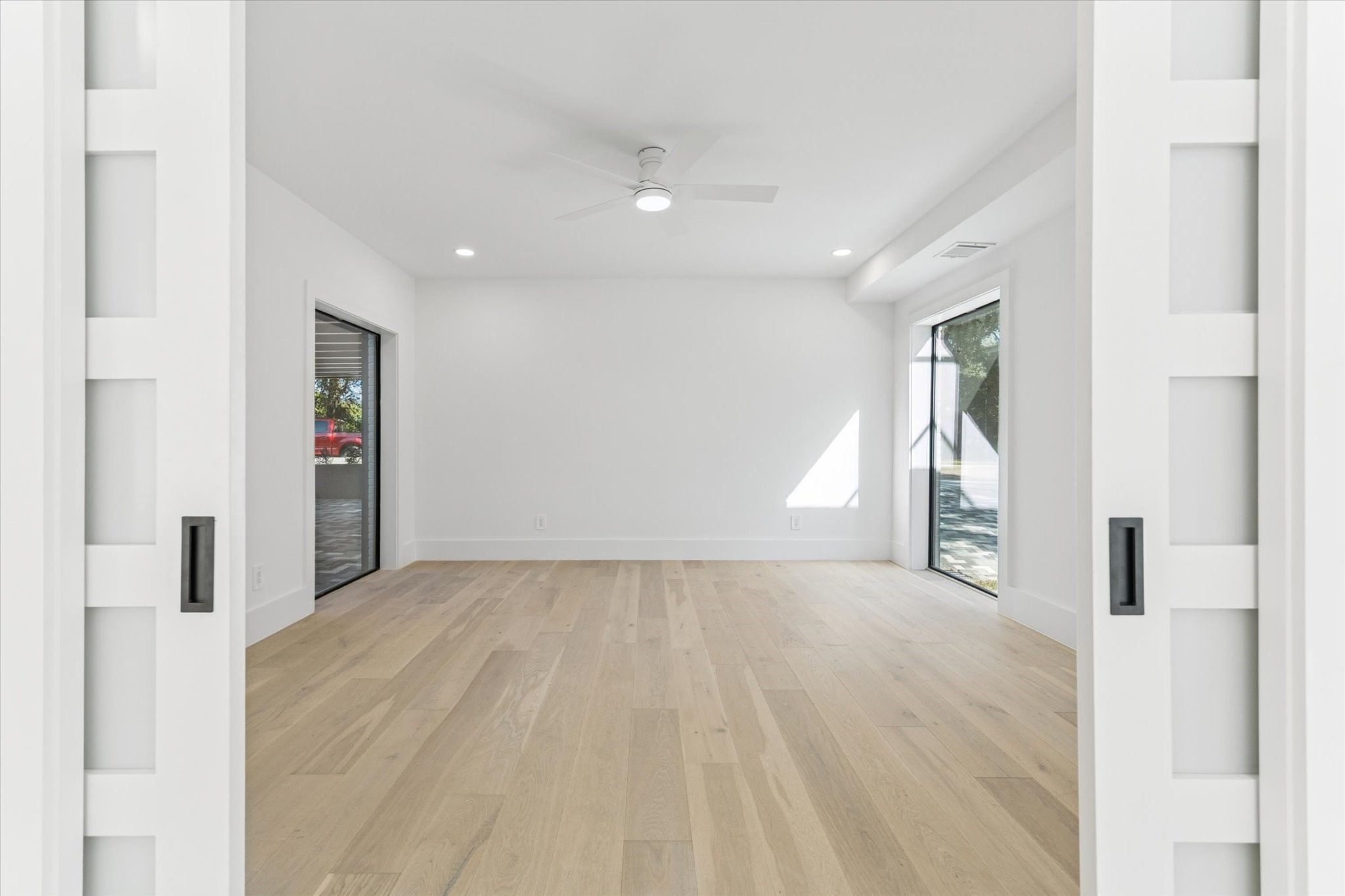 13 Tiel Way Houston, TX 77019 - Photo 15 of 40