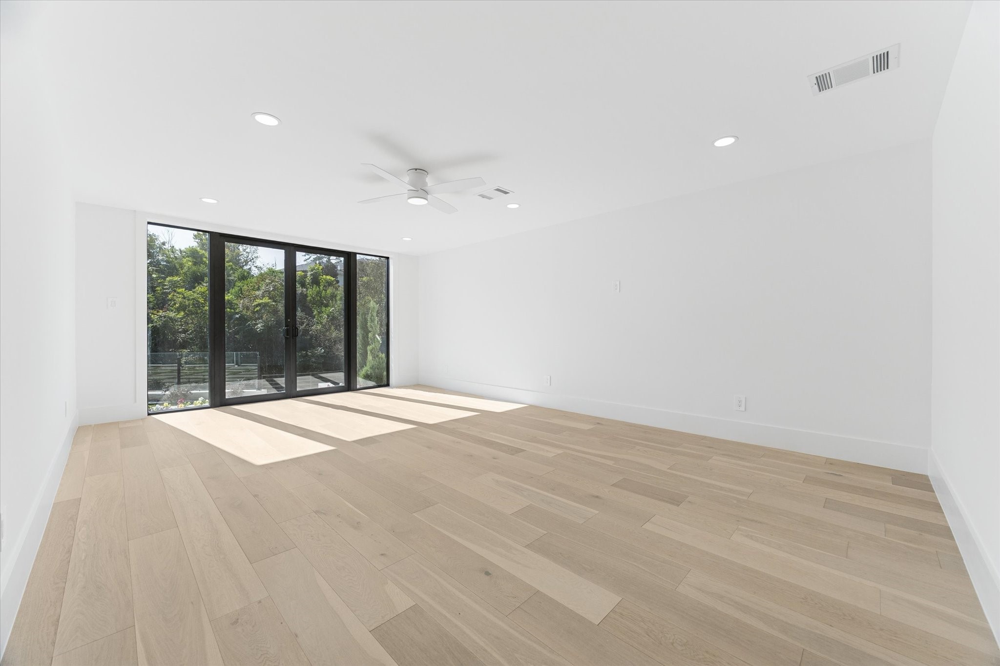 13 Tiel Way Houston, TX 77019 - Photo 26 of 40