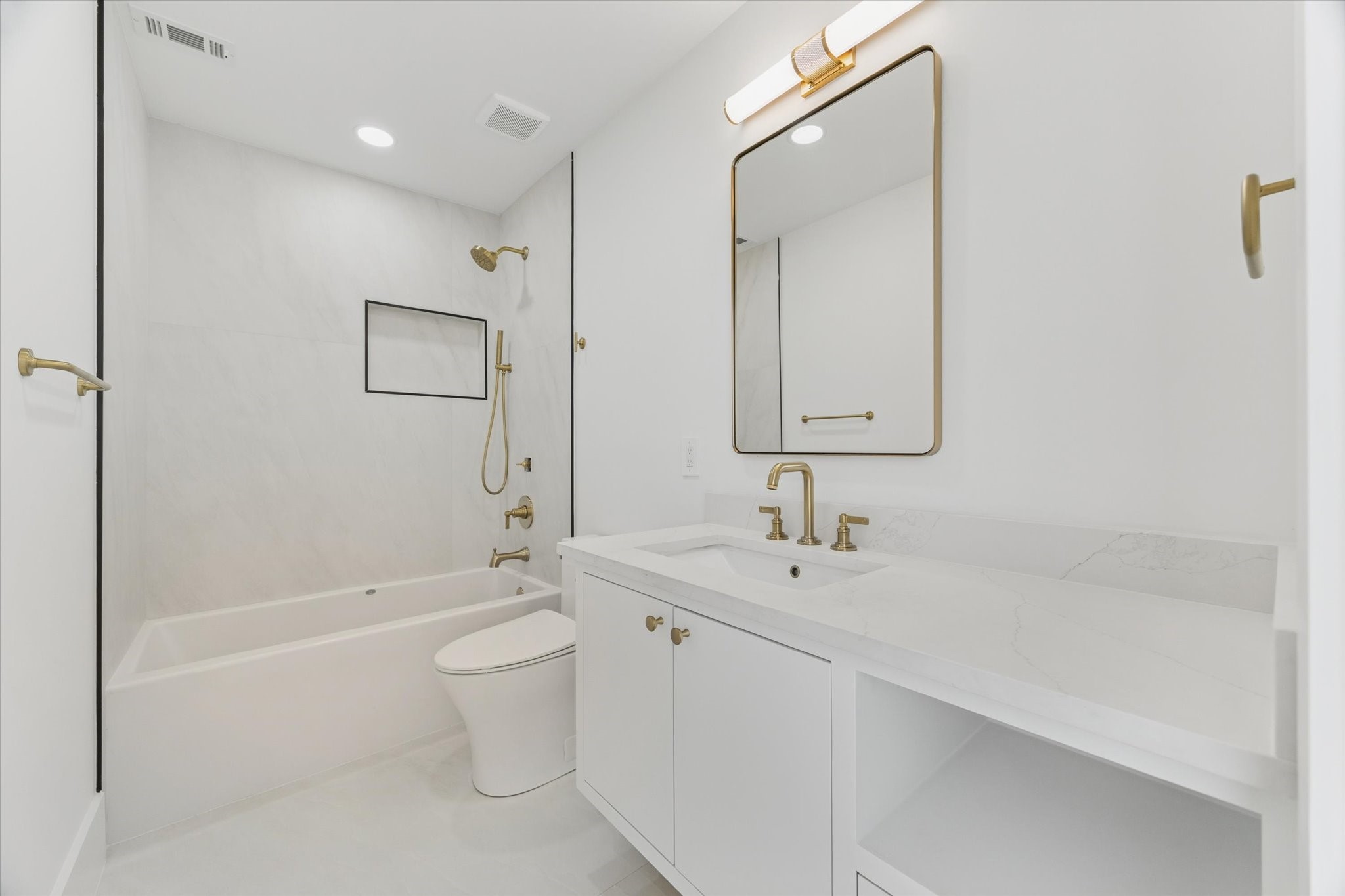 13 Tiel Way Houston, TX 77019 - Photo 27 of 40