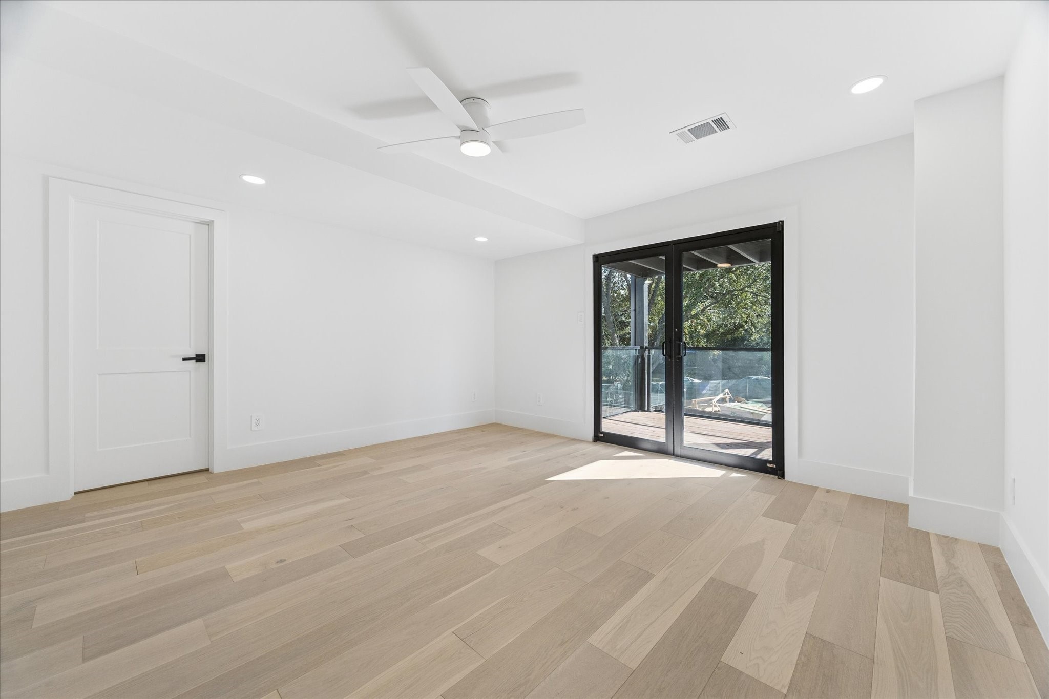 13 Tiel Way Houston, TX 77019 - Photo 28 of 40