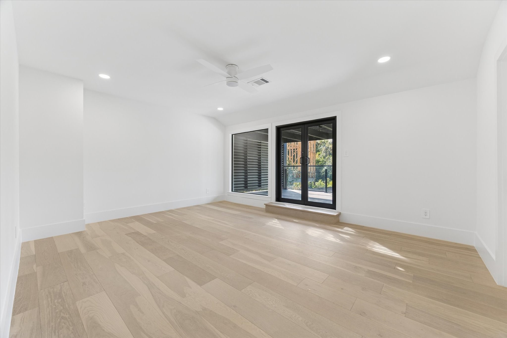 13 Tiel Way Houston, TX 77019 - Photo 29 of 40