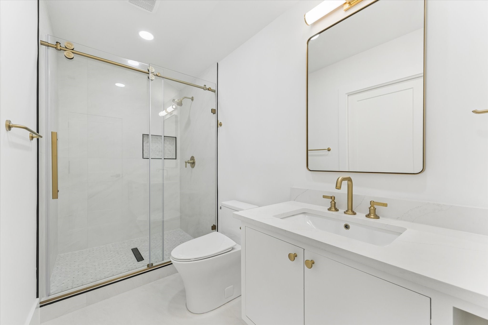 13 Tiel Way Houston, TX 77019 - Photo 31 of 40