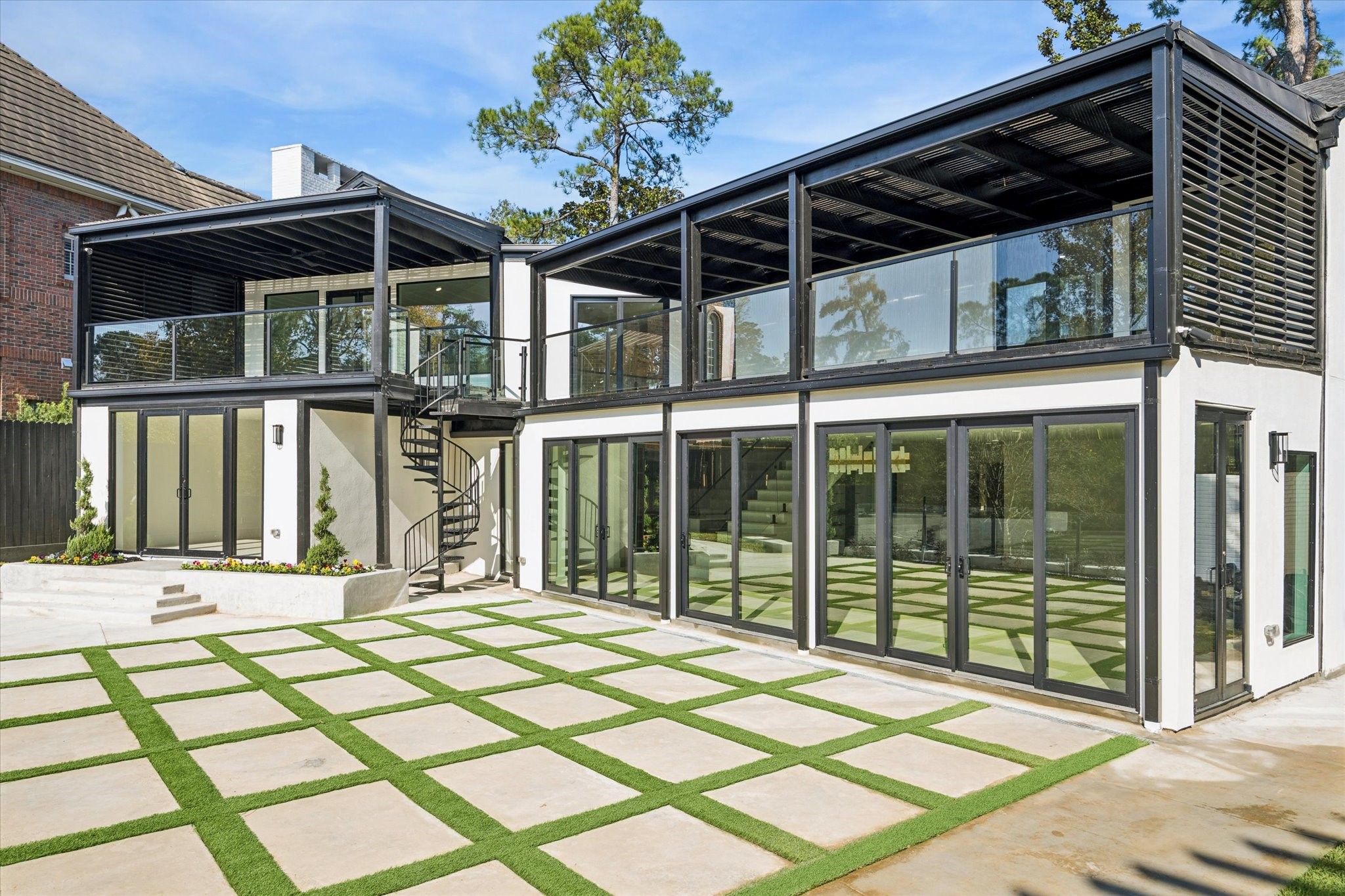 13 Tiel Way Houston, TX 77019 - Photo 35 of 40