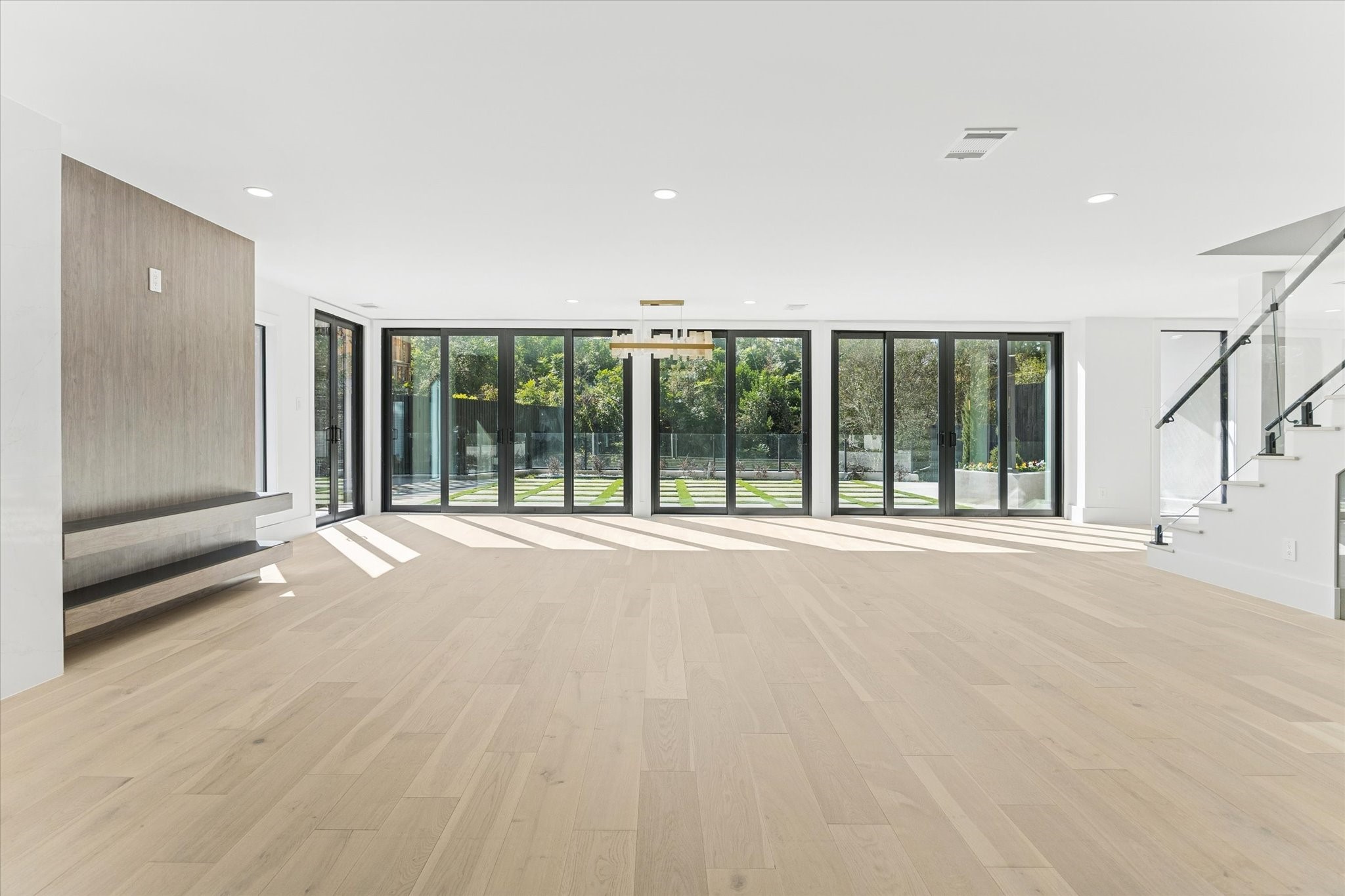 13 Tiel Way Houston, TX 77019 - Photo 5 of 40