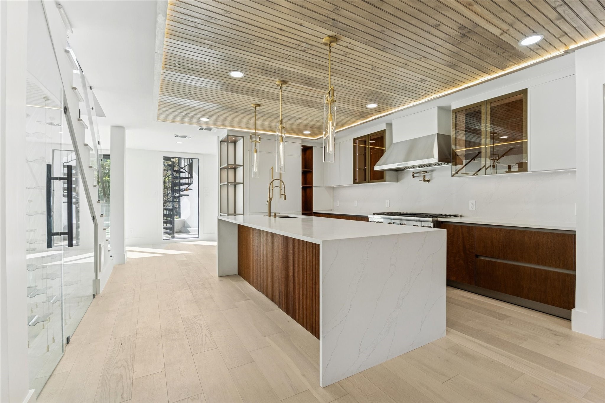 13 Tiel Way Houston, TX 77019 - Photo 8 of 40