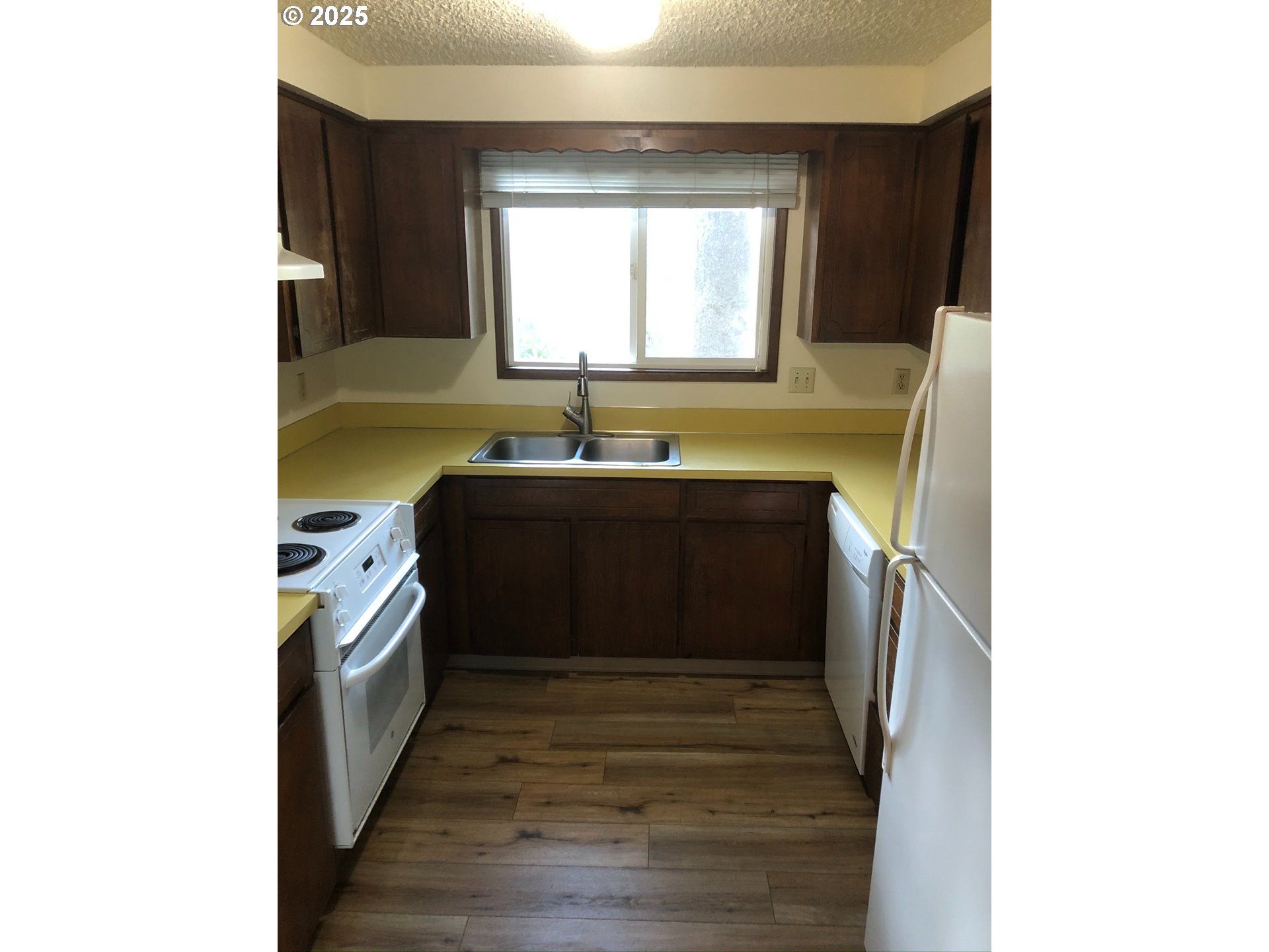 1126 Southeast Rummel Street McMinnville, OR 97128 - Photo 4 of 10