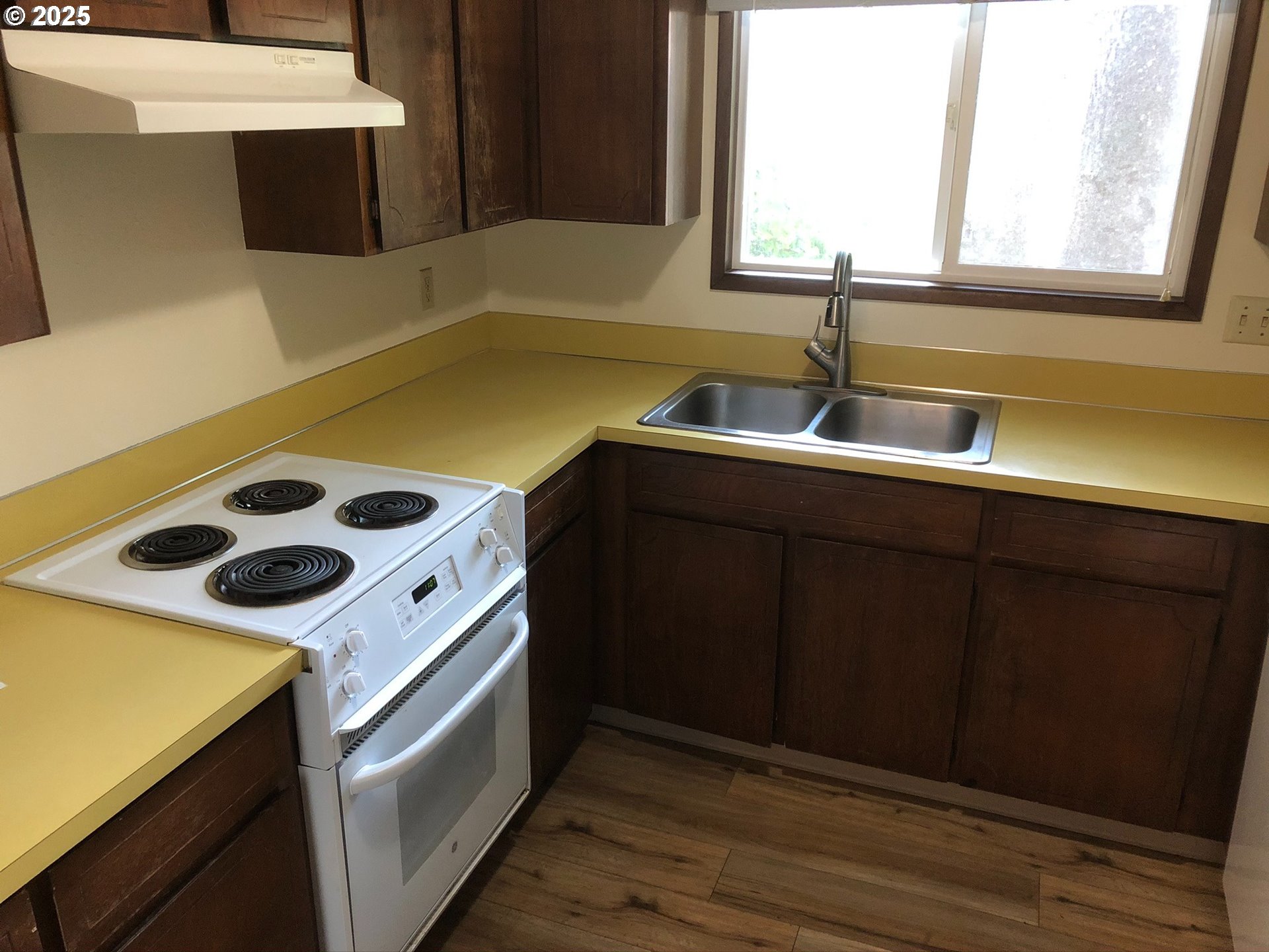 1126 Southeast Rummel Street McMinnville, OR 97128 - Photo 5 of 10