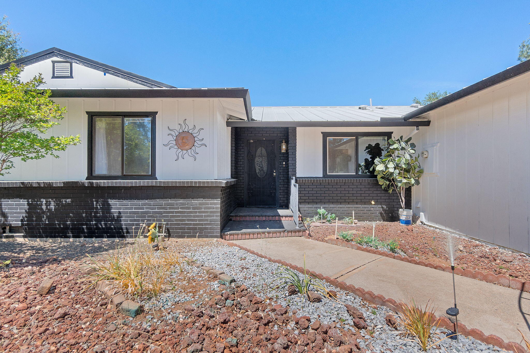 10390 October Lane Redding, CA 96003 - Photo 48 of 94 Entrance