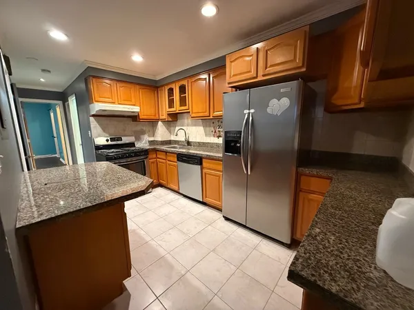$2,500 | 19 Roosevelt Avenue, Unit 2, Jersey City, NJ 07304