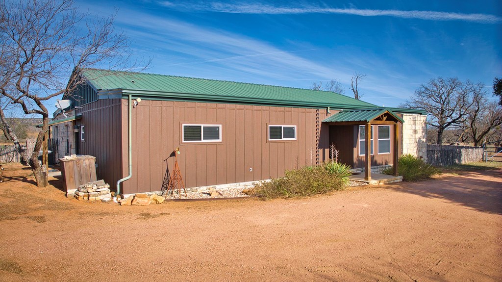 6446 Blackjack Road Fredonia, TX 76842 - Photo 10 of 52 a backyard of a house