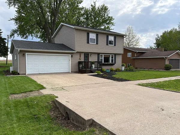 $230,000 | 134 Riverview Drive, Albany, IL 61230