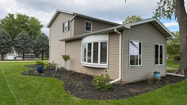 $230,000 | 134 Riverview Drive, Albany, IL 61230