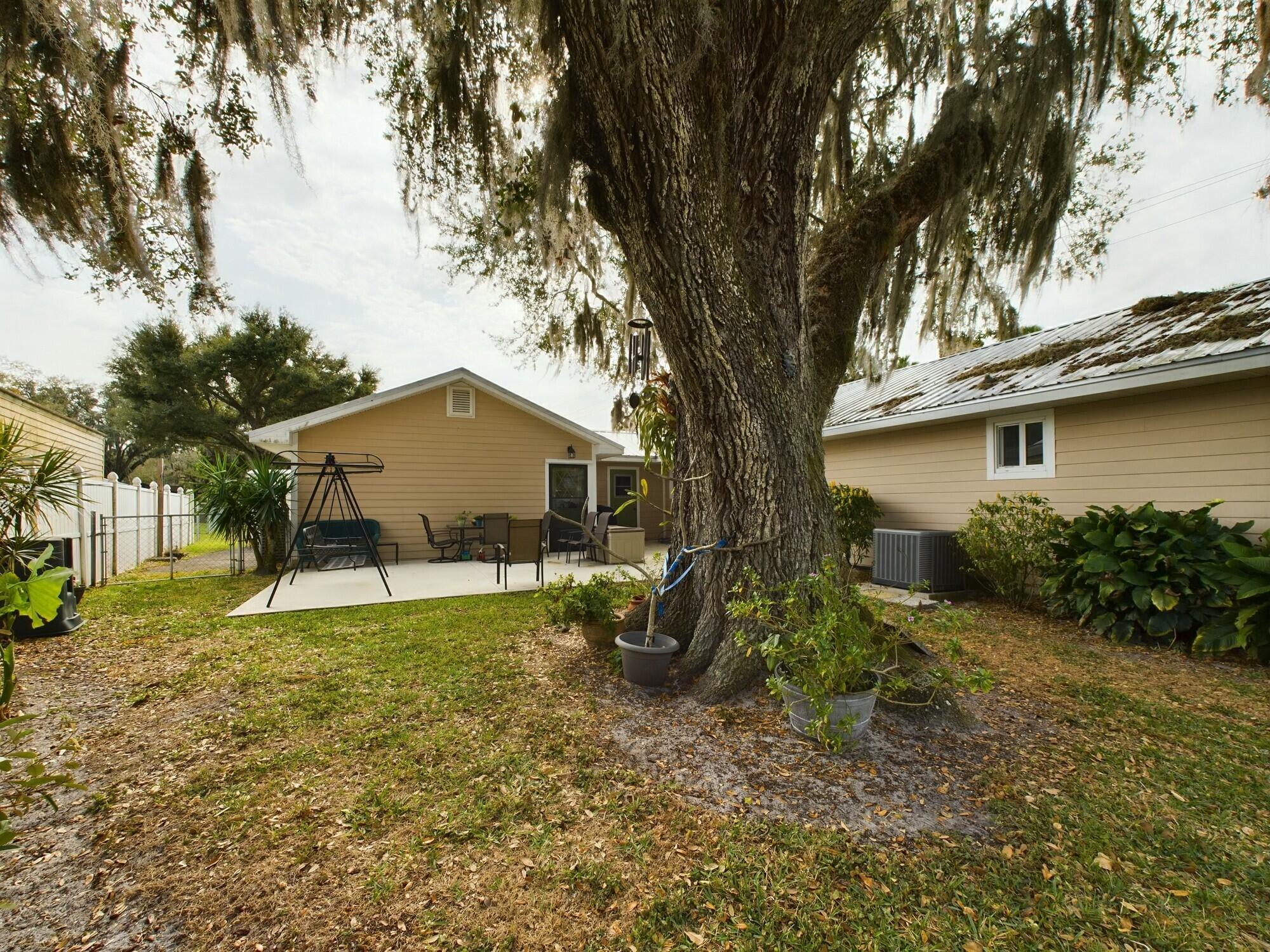 1517 Southwest 7th Avenue Okeechobee, FL 34974 - Photo 41 of 51 a house view with a garden space