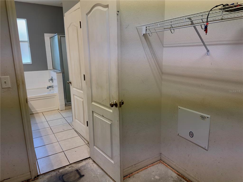 403 Thicket Crest Road Seffner, FL 33584 - Photo 27 of 28 a bathroom with a shower and a sink
