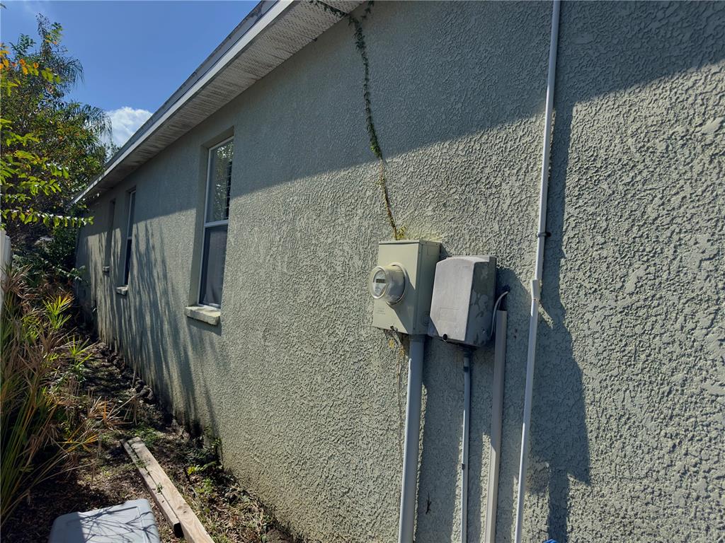 403 Thicket Crest Road Seffner, FL 33584 - Photo 4 of 28