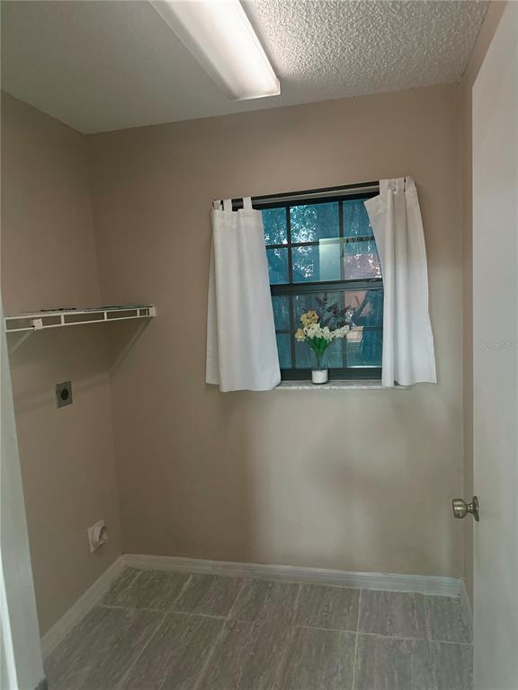 20 Cedar Road Ocala, FL 34472 - Photo 20 of 28 a close up of a shower