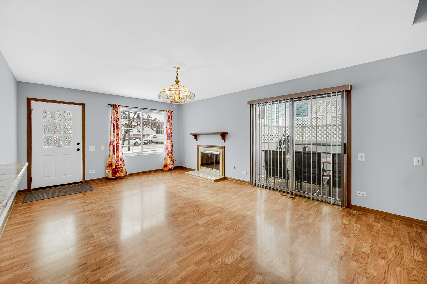 369 North Gregory Street Aurora, IL 60504 - Photo 4 of 18