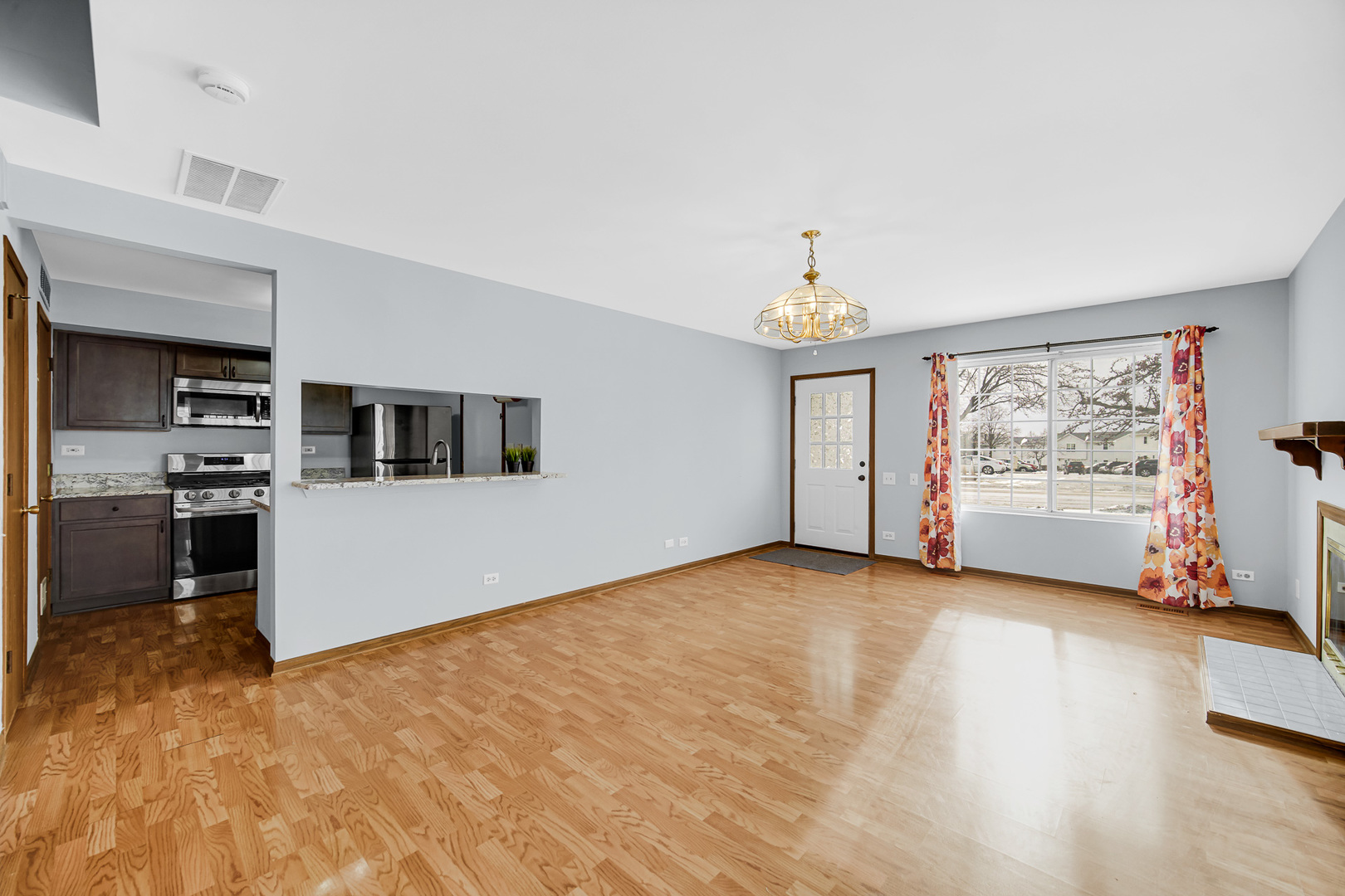 369 North Gregory Street Aurora, IL 60504 - Photo 5 of 18