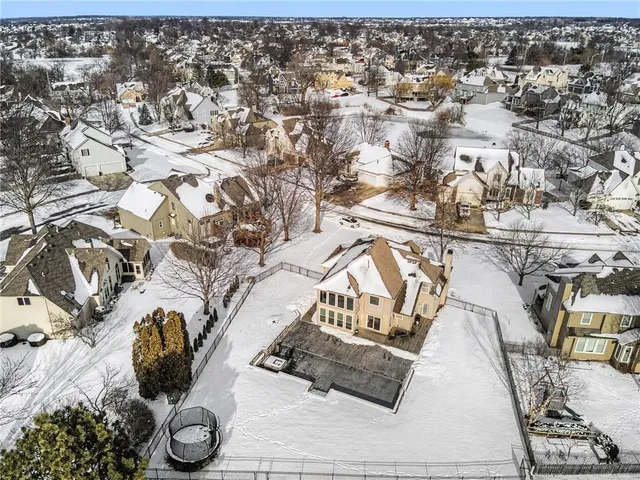 $479,000 | 532 Southeast Asheville Drive, Lee's Summit, MO 64063