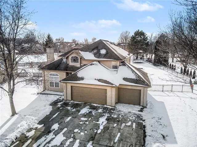 $479,000 | 532 Southeast Asheville Drive, Lee's Summit, MO 64063