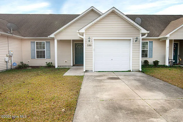$1,325 | 188 Pine Hollow Road, Holly Ridge, NC 28445