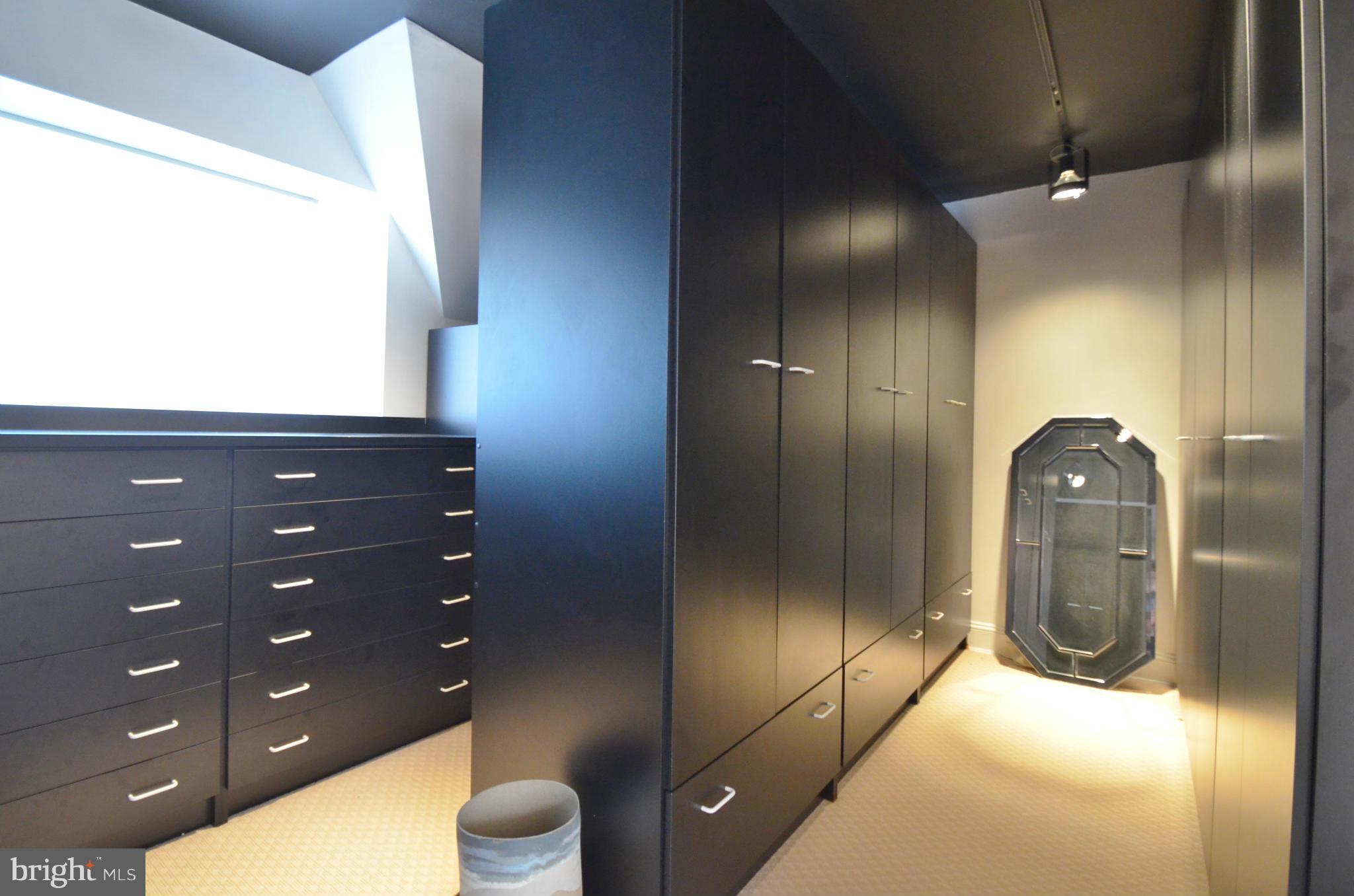 806 St Georges Road Baltimore, MD 21210 - Photo 11 of 30 Interior (General)