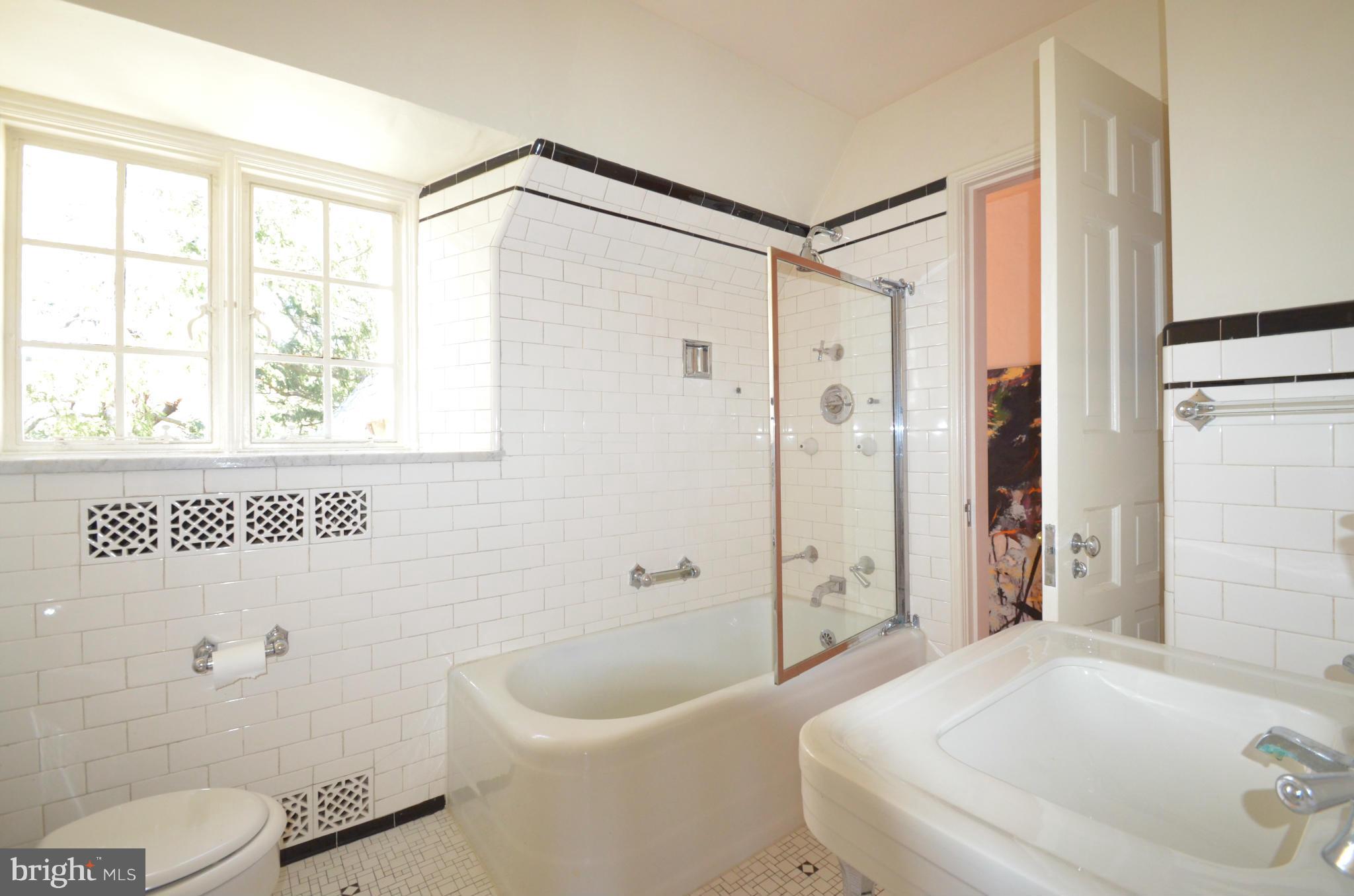 806 St Georges Road Baltimore, MD 21210 - Photo 14 of 30 Interior (General)