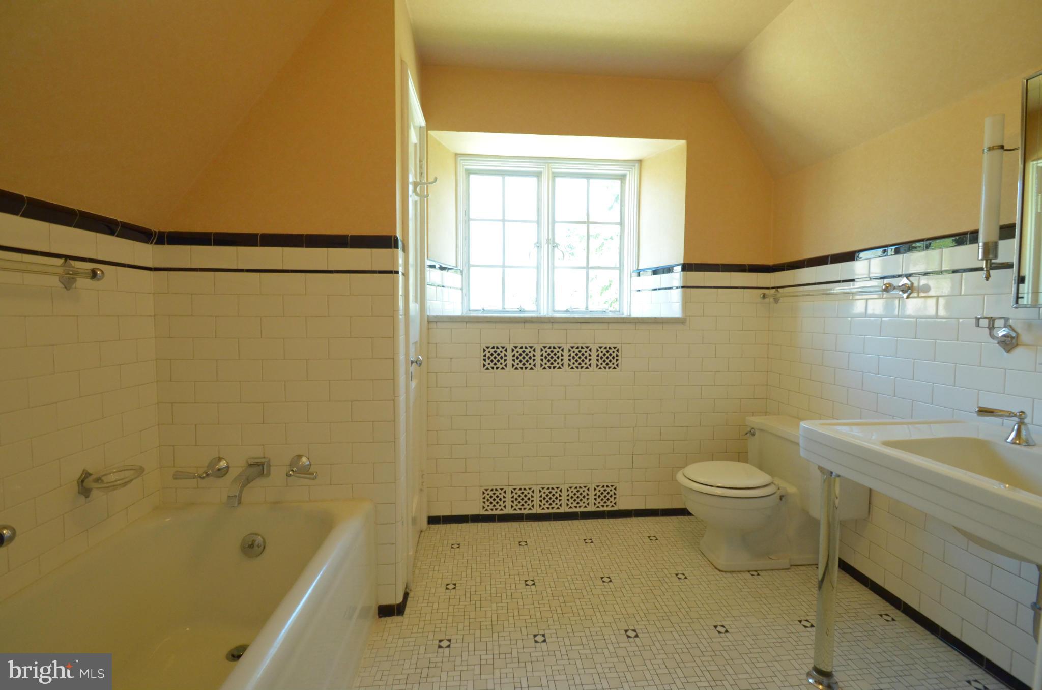 806 St Georges Road Baltimore, MD 21210 - Photo 15 of 30 Interior (General)