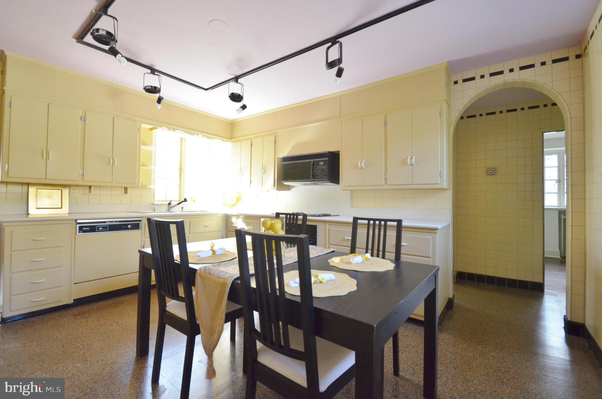 806 St Georges Road Baltimore, MD 21210 - Photo 7 of 30 Interior (General)