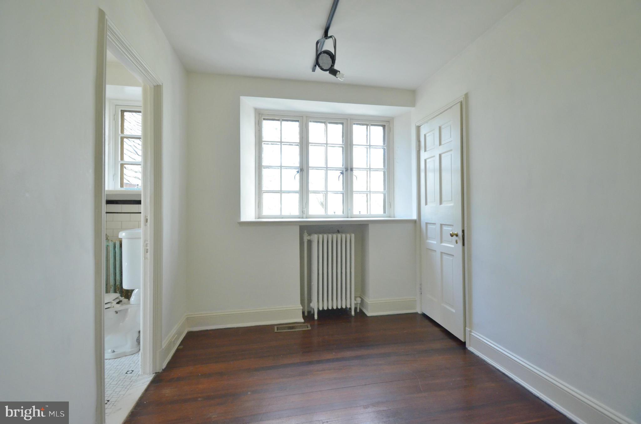 806 St Georges Road Baltimore, MD 21210 - Photo 8 of 30 Interior (General)