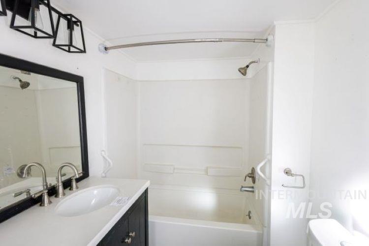 622 West Commercial Street Weiser, ID 83672 - Photo 16 of 21 Full bathroom with vanity and shower combination