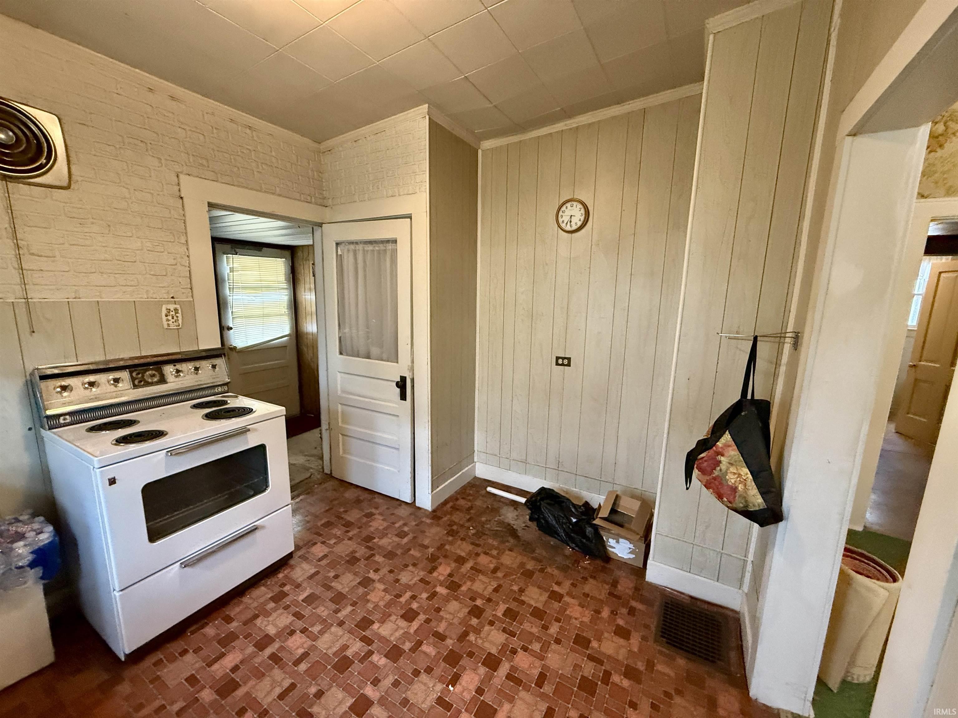 321 Southeast 7th Street Washington, IN 47501 - Photo 10 of 11