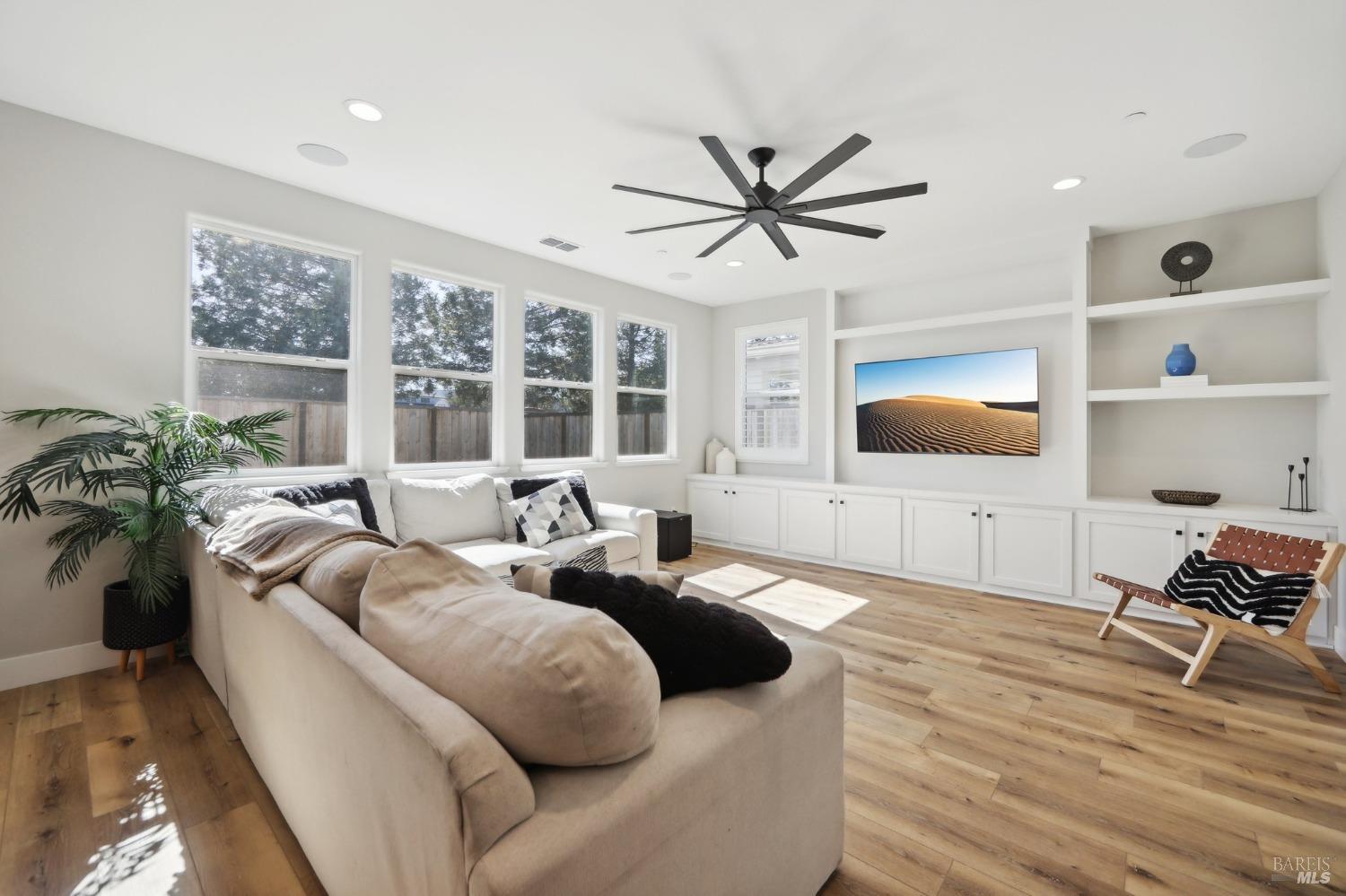 1437 Oak Circle Rohnert Park, CA 94928 - Photo 2 of 59 Gallery Image 2