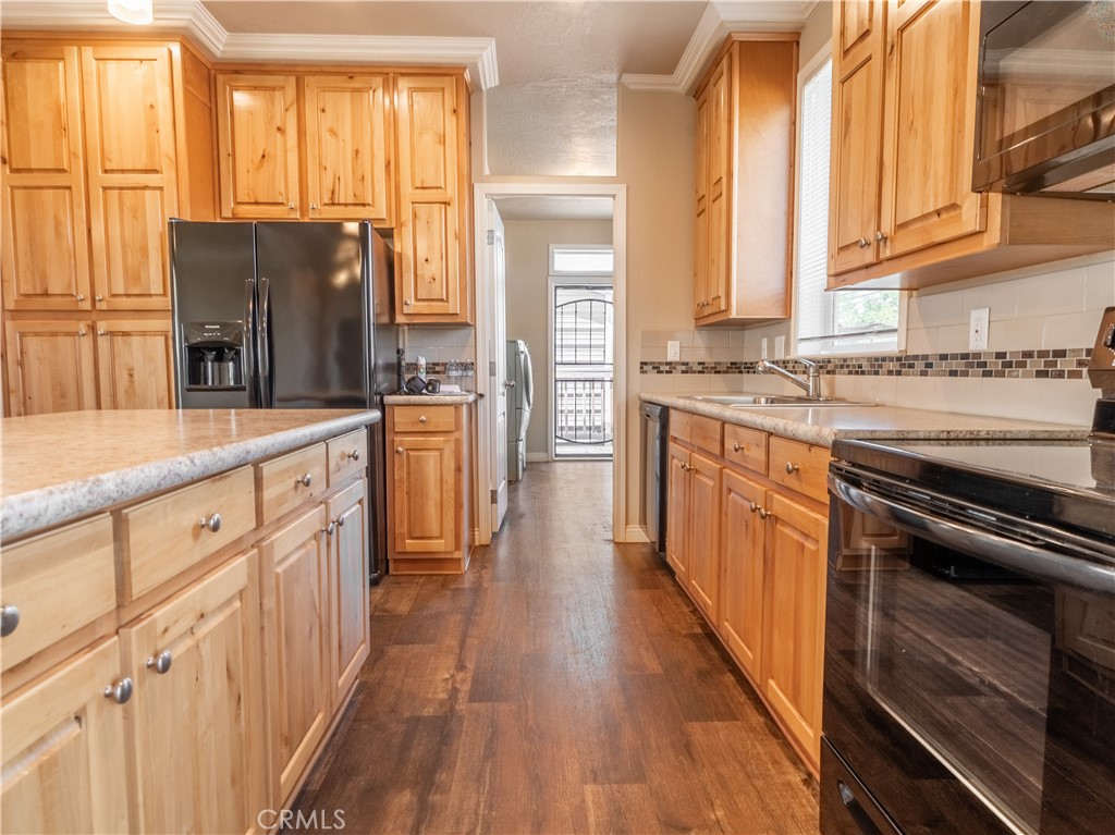 5548 Newland Road Paradise, CA 95969 - Photo 3 of 23 a kitchen with stainless steel appliances granite countertop a stove a sink and a refrigerator